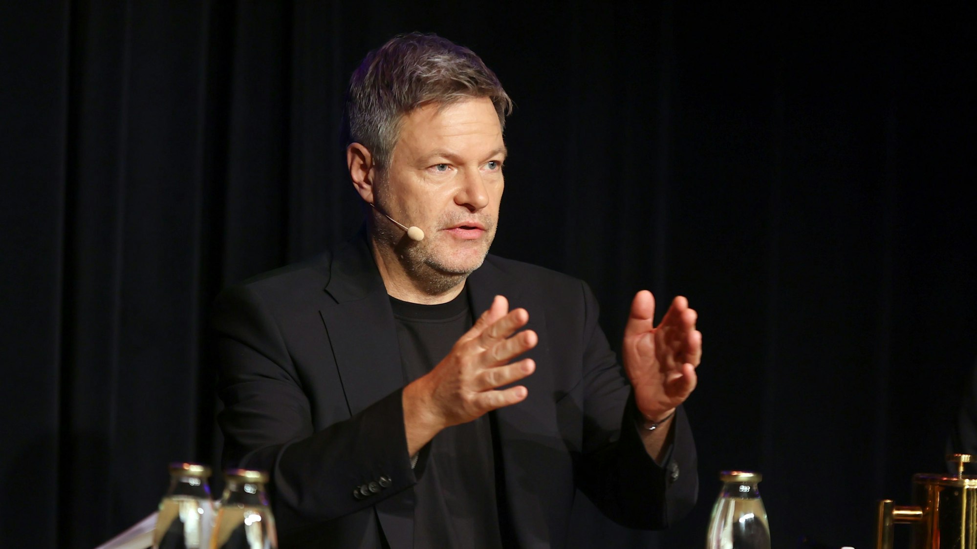 Robert Habeck spricht mit Leserinnen und Lesern des „Kölner Stadt-Anzeigers“.