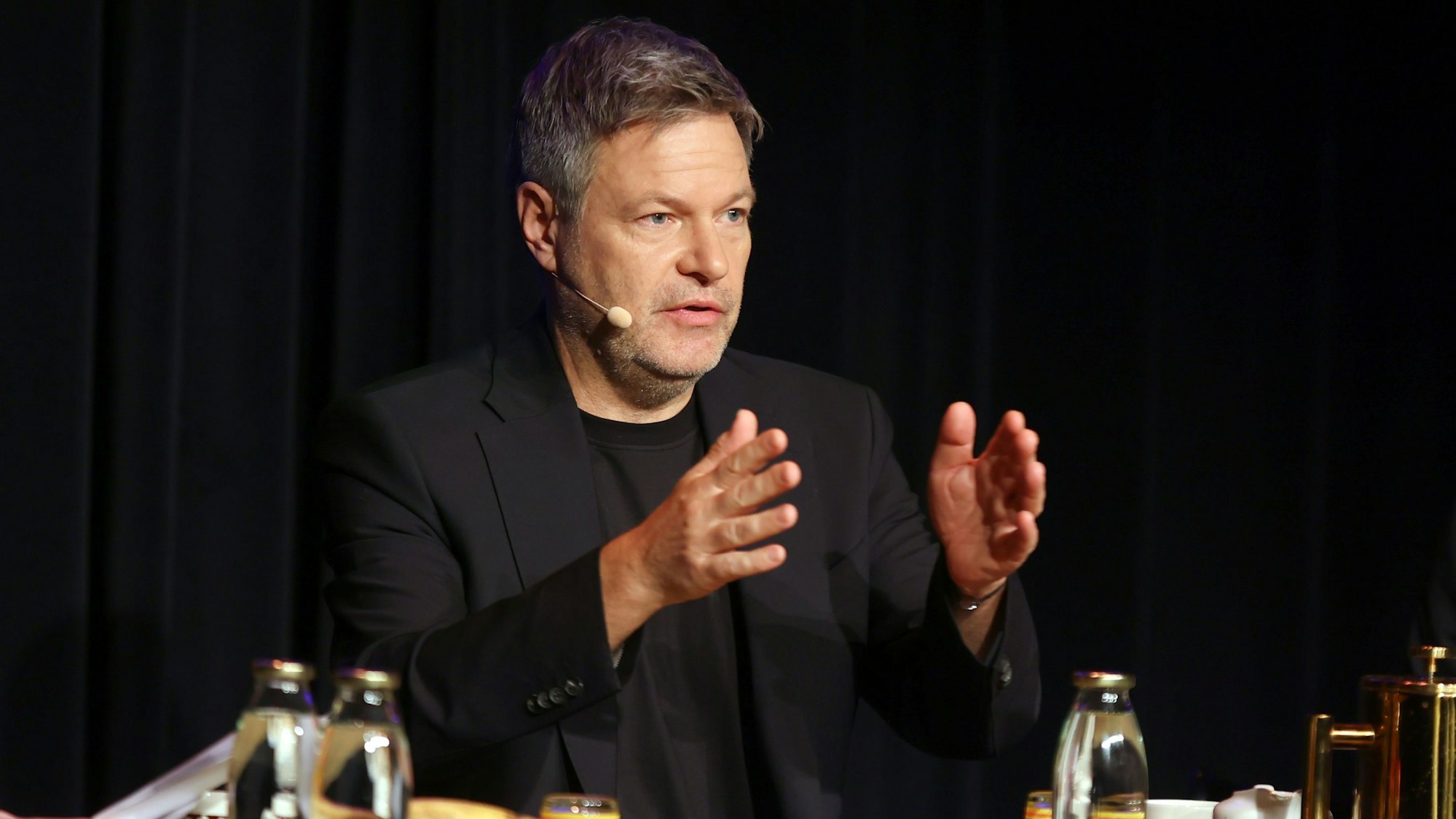 Köln: Kanzlerkandidat Robert Habeck spricht mit Leserinnen und Lesern des Kölner Stadt-Anzeigers.