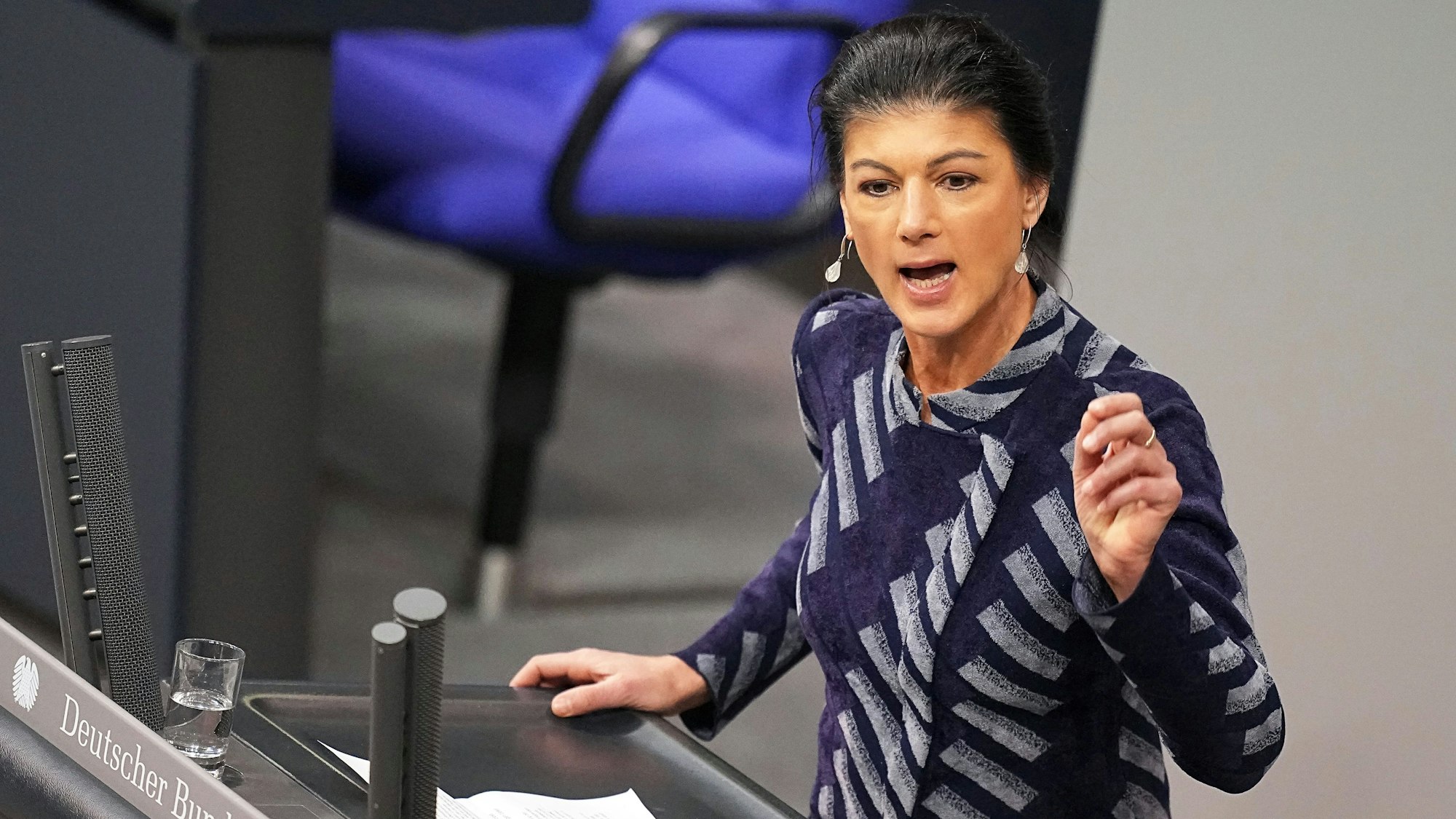 31.01.2025, Berlin: Sahra Wagenknecht, Bundesvorsitzende des Bündnis Sahra Wagenknecht (BSW), spricht während der Debatte im Plenarsaal im Bundestag. Im Bundestag soll unter anderem über das «Zustrombegrenzungsgesetz» der Union zur Eindämmung der Migration abgestimmt werden. Foto: Michael Kappeler/dpa +++ dpa-Bildfunk +++
