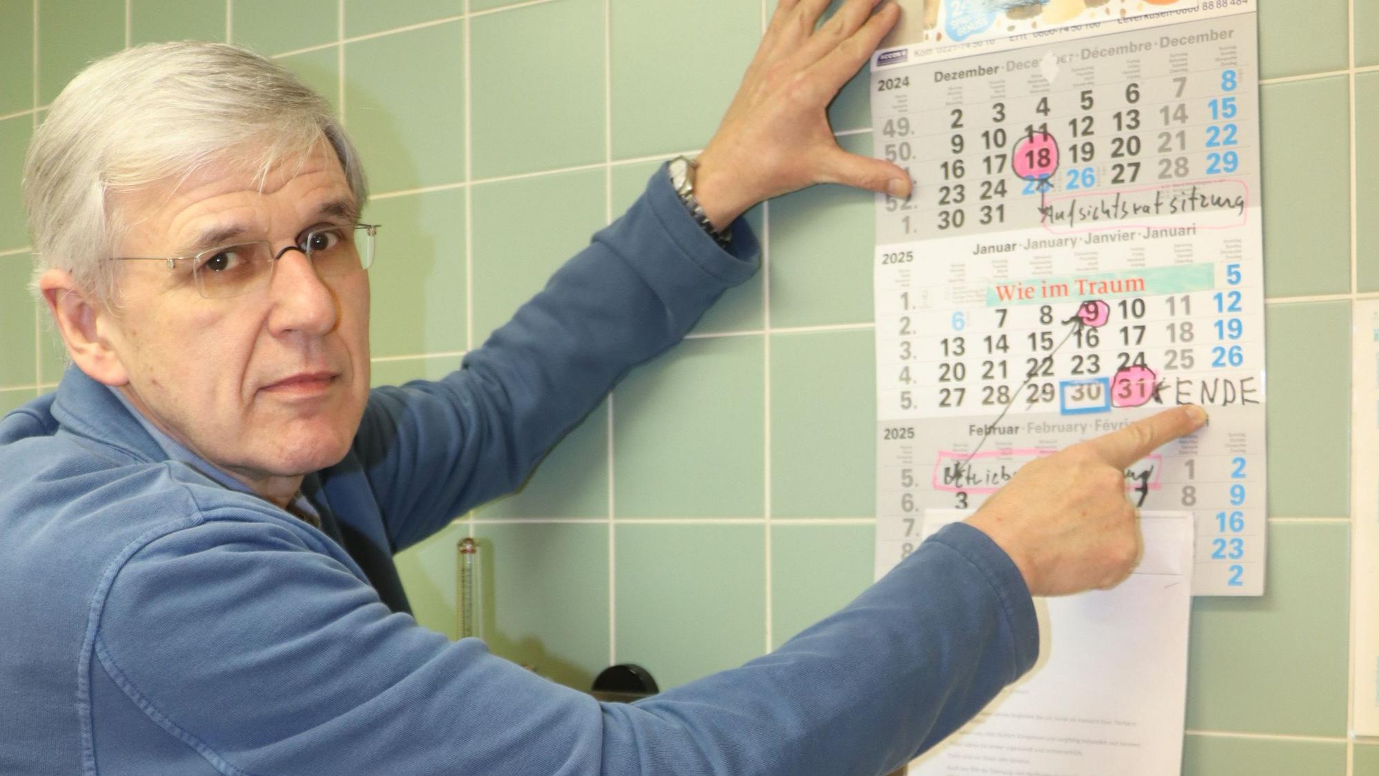 Auf einem Kalender hat Chefarzt Dr. Andreas Kramer die letzten Tage dokumentiert.