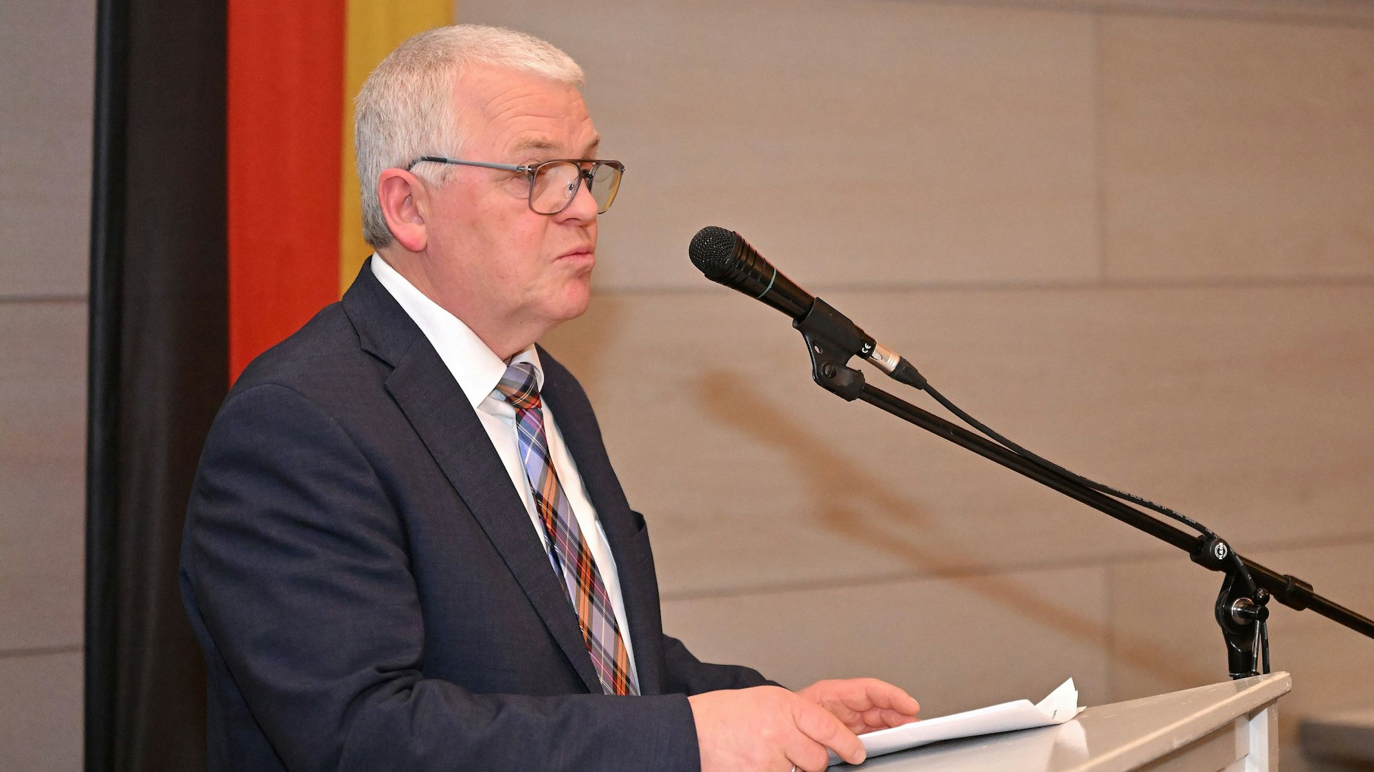 Bürgermeister Willi Heider bei seiner Festrede