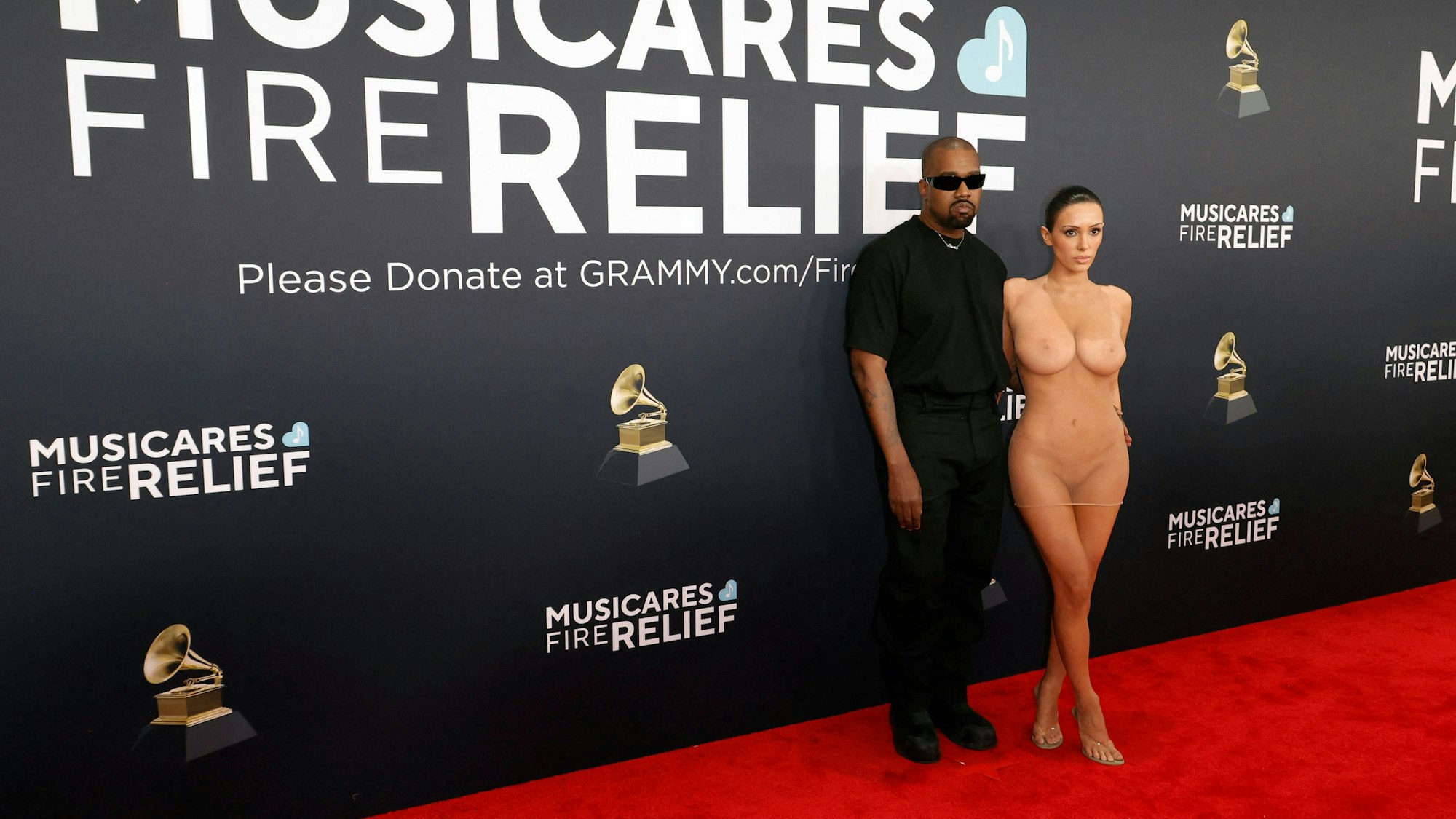 Kanye West und Bianca Censori kommen zur 67. Grammy-Verleihung.