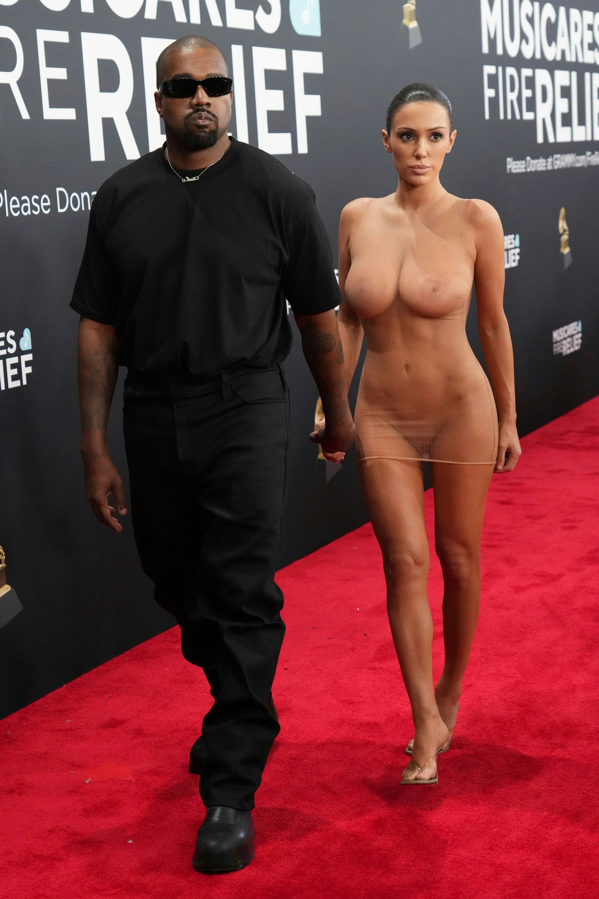 02.02.2025, USA, Los Angeles: Kanye West und Bianca Censori kommen zur 67. Grammy-Verleihung. Foto: Jordan Strauss/Invision/dpa +++ dpa-Bildfunk +++