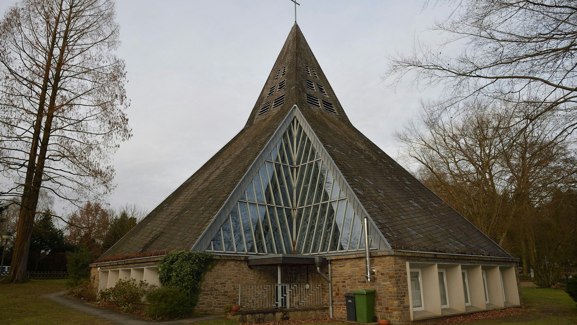 Das Foto zeigt die Kreuzkirche von Kleineichen