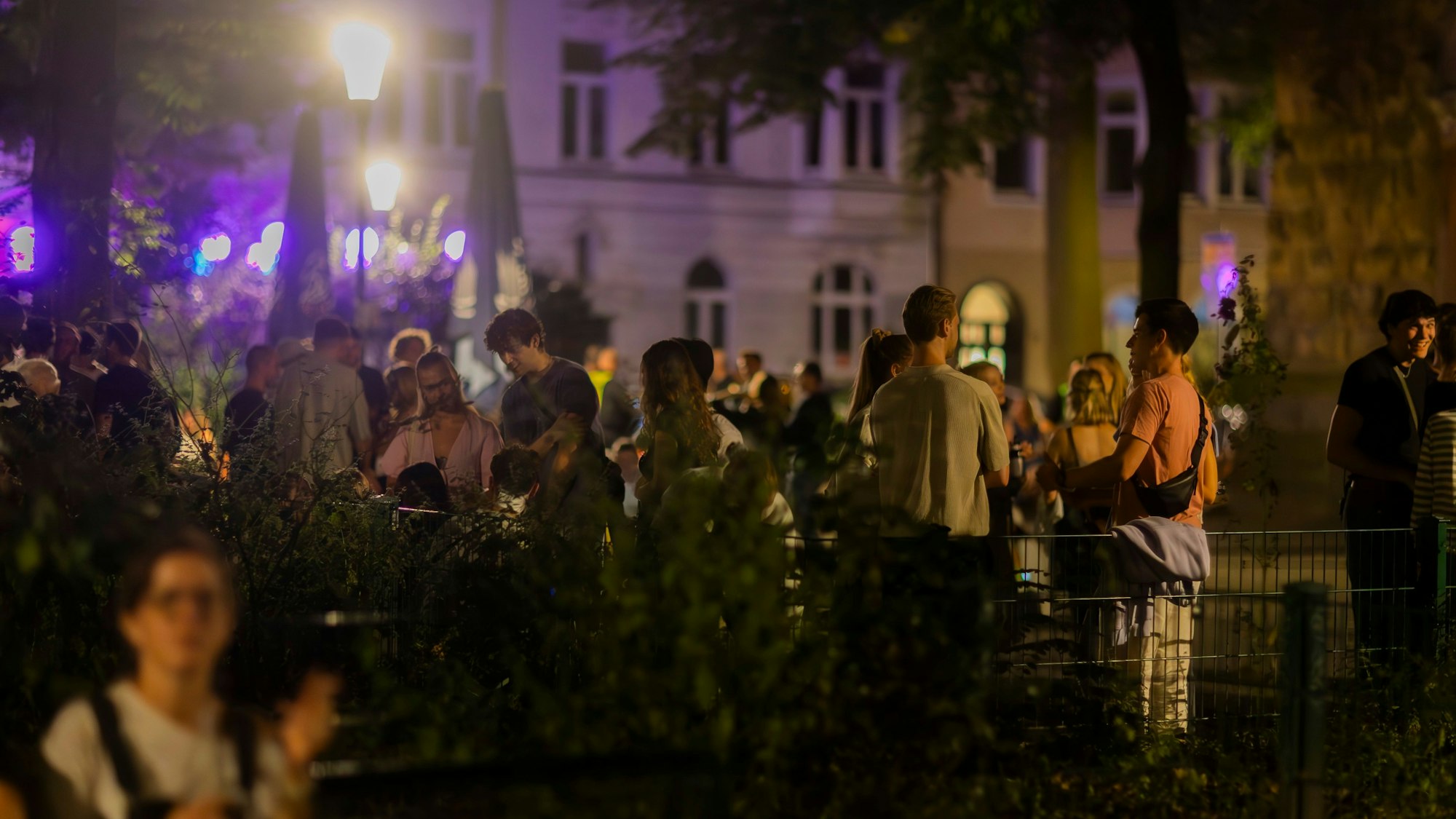 Nachschwärmer am Brüsseler Platz in Köln.