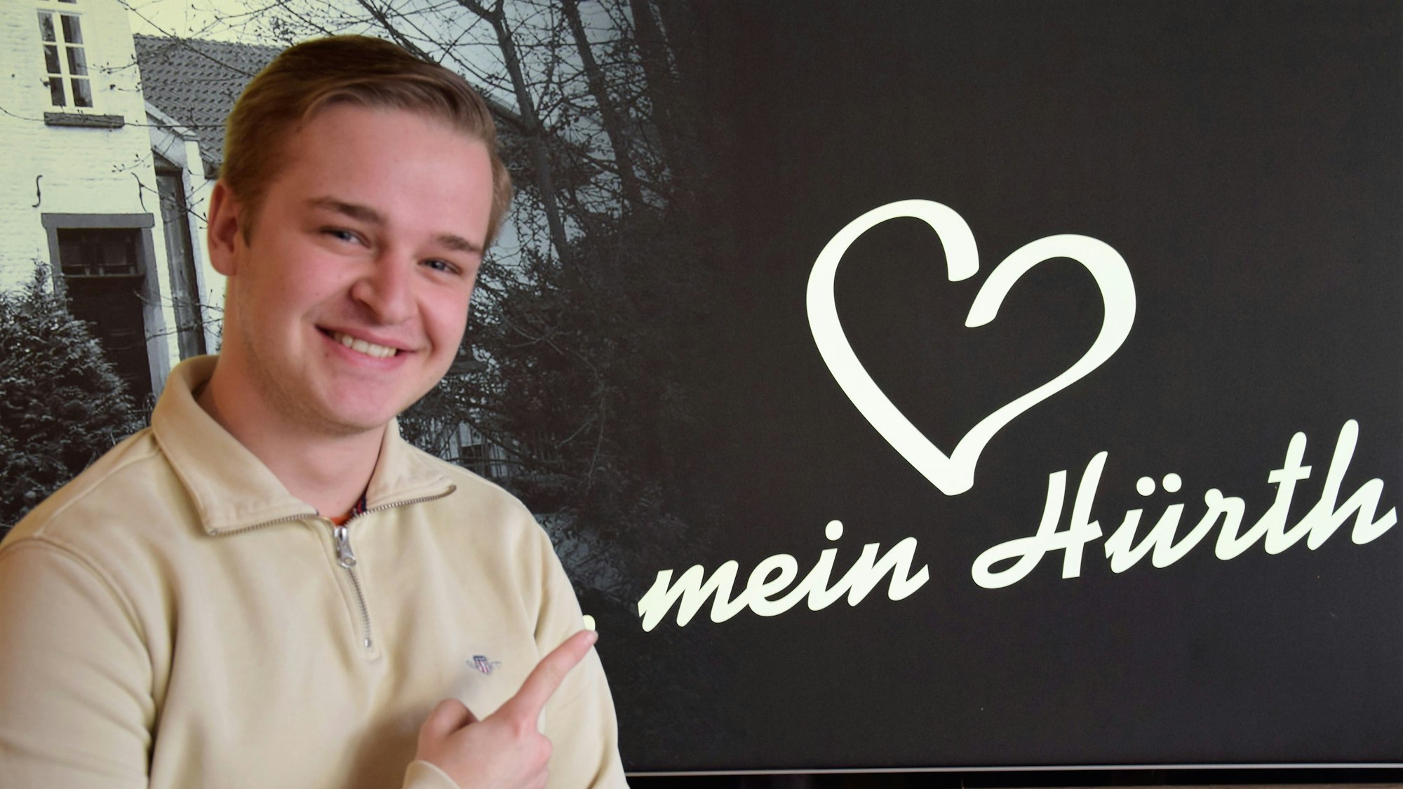 Das Foto zeigt den Sänger neben einem Herzen mit der Unterzeile „Mein Hürth“.