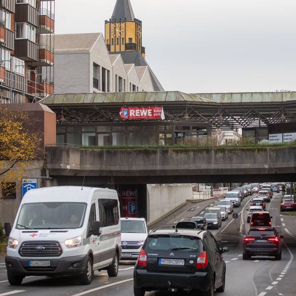 Die Pläne zur Verbreiterung der Brücke über die Porzer Hauptstraße wurden aufgegeben.
