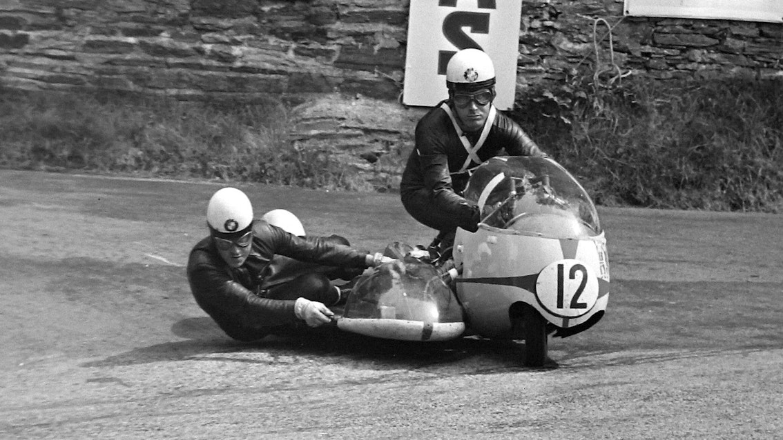 Historisches Foto eines Motorradgespanns