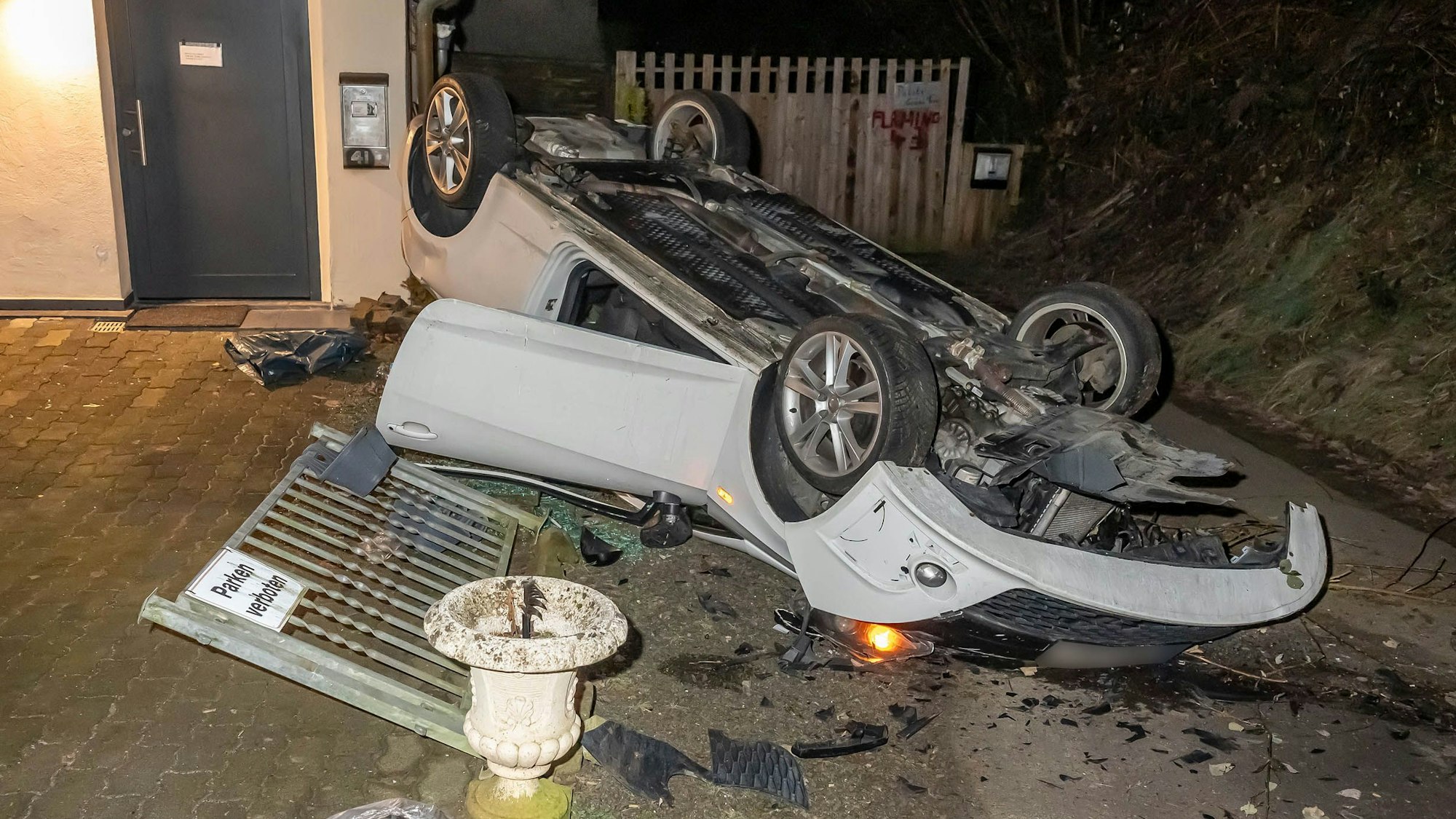 Der Wagen auf dem Dach.