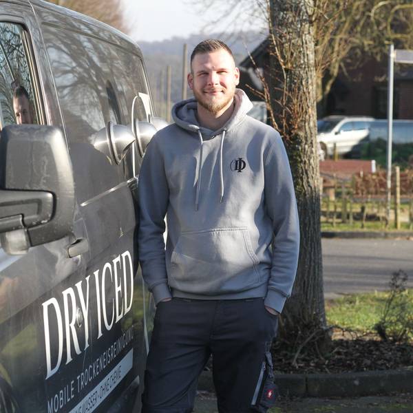 Sven Jagusch aus Neunkirchen-Seelscheid Schöneshof hat das Start-up Unternehmen „Dry Iced“ gegründet.