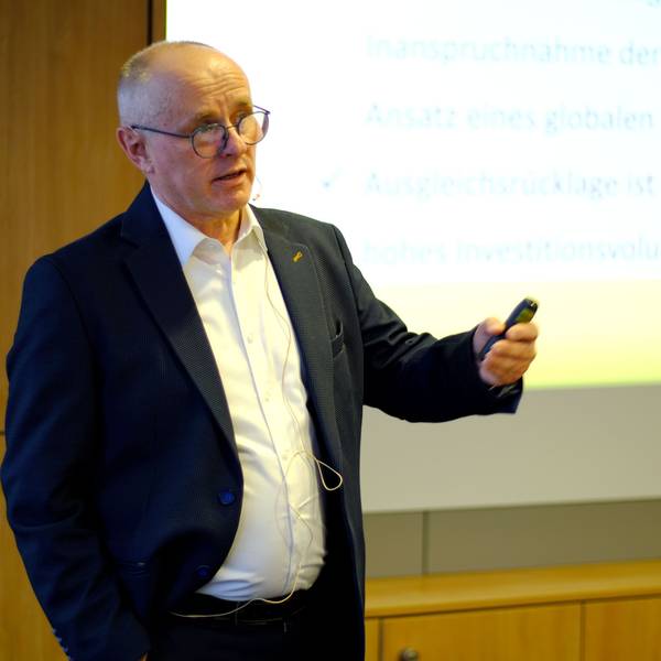 Ralf Claßen, Kämmerer der Stadt Mechernich, bei seinem Vortrag zum Haushalt 2025.
