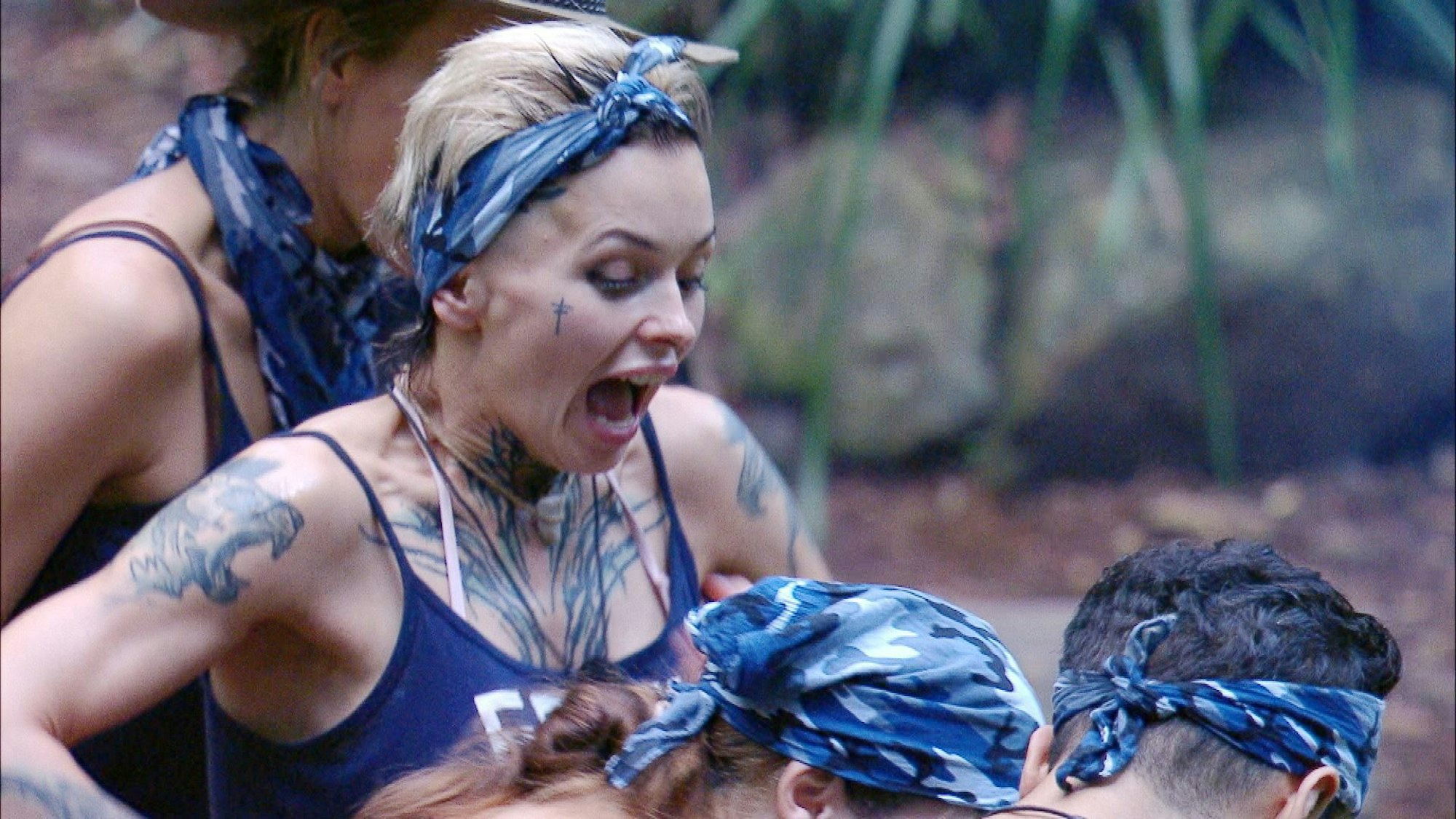 Edith Stehfest reißt den Mund auf.