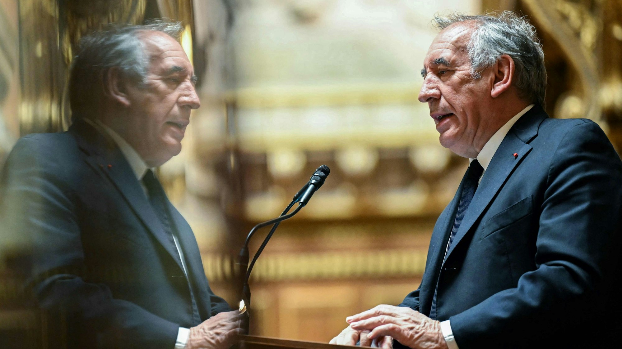 ARCHIV - 15.01.2025, Frankreich, Paris: Frankreichs Ministerpräsident Francois Bayrou hält eine Rede in der Nationalversammlung, dem französischen Unterhaus. (zu dpa: «Erneut Misstrauensvotum gegen Frankreichs Regierung») Foto: Bertrand Guay/AFP/dpa +++ dpa-Bildfunk +++