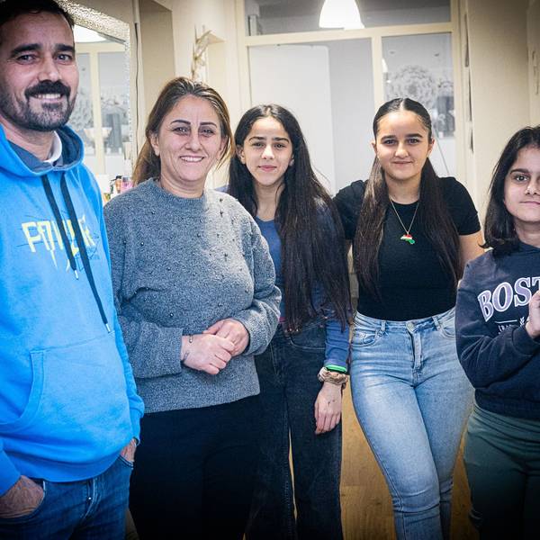 „Wir sind offen“, sagt Sameer Othman. Er und seine Frau Monna, Raghed, Rahf und Hala (v.l.) fühlen sich zu Hause in Ostheim.