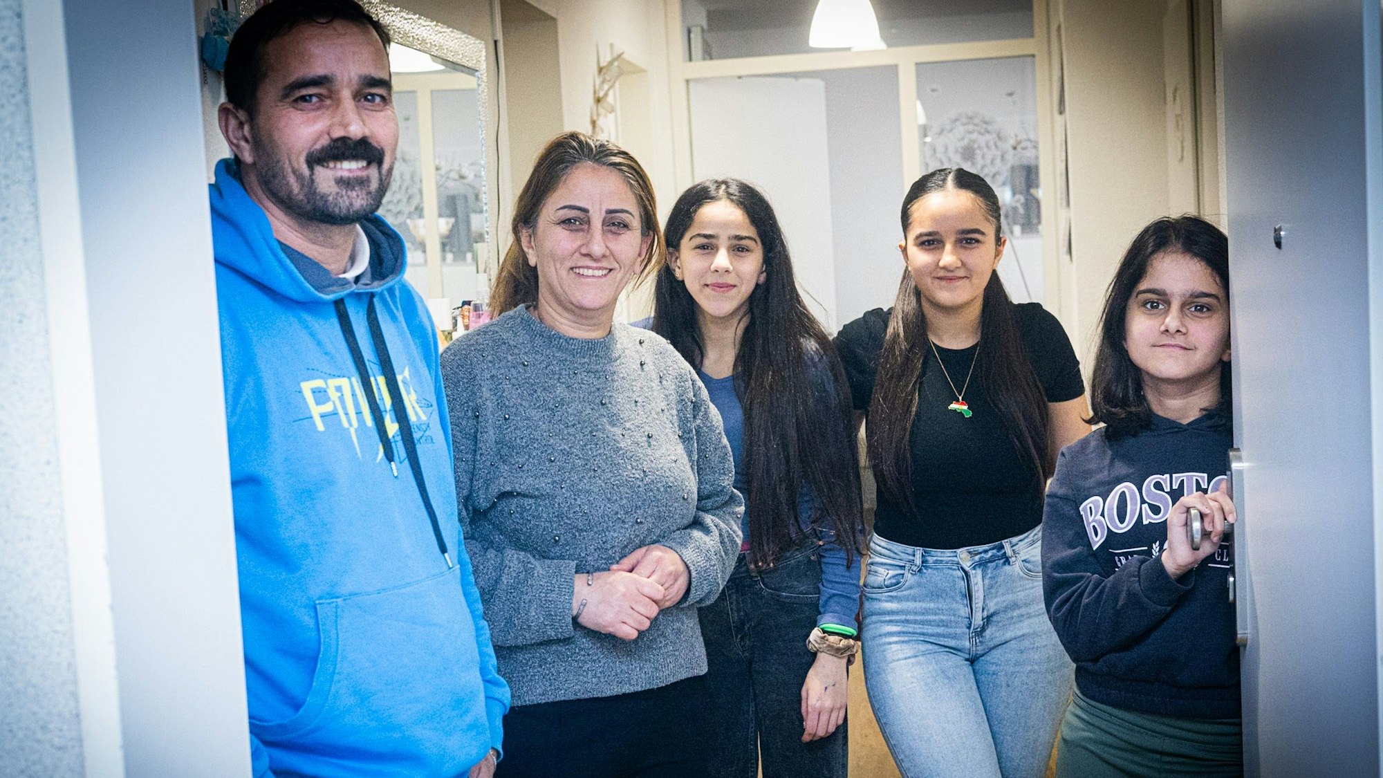In ihrer Wohnung in Ostheim im Februar diesen Jahres: Sameer, Monna, Rahf, Raghed und Hala Othman (v.l.) leben seit zehn Jahren in Köln.