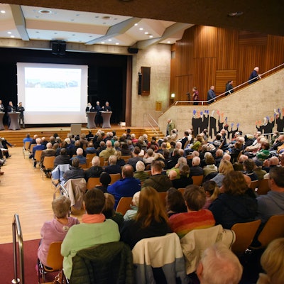 Ein Blick in den vollen Saal.