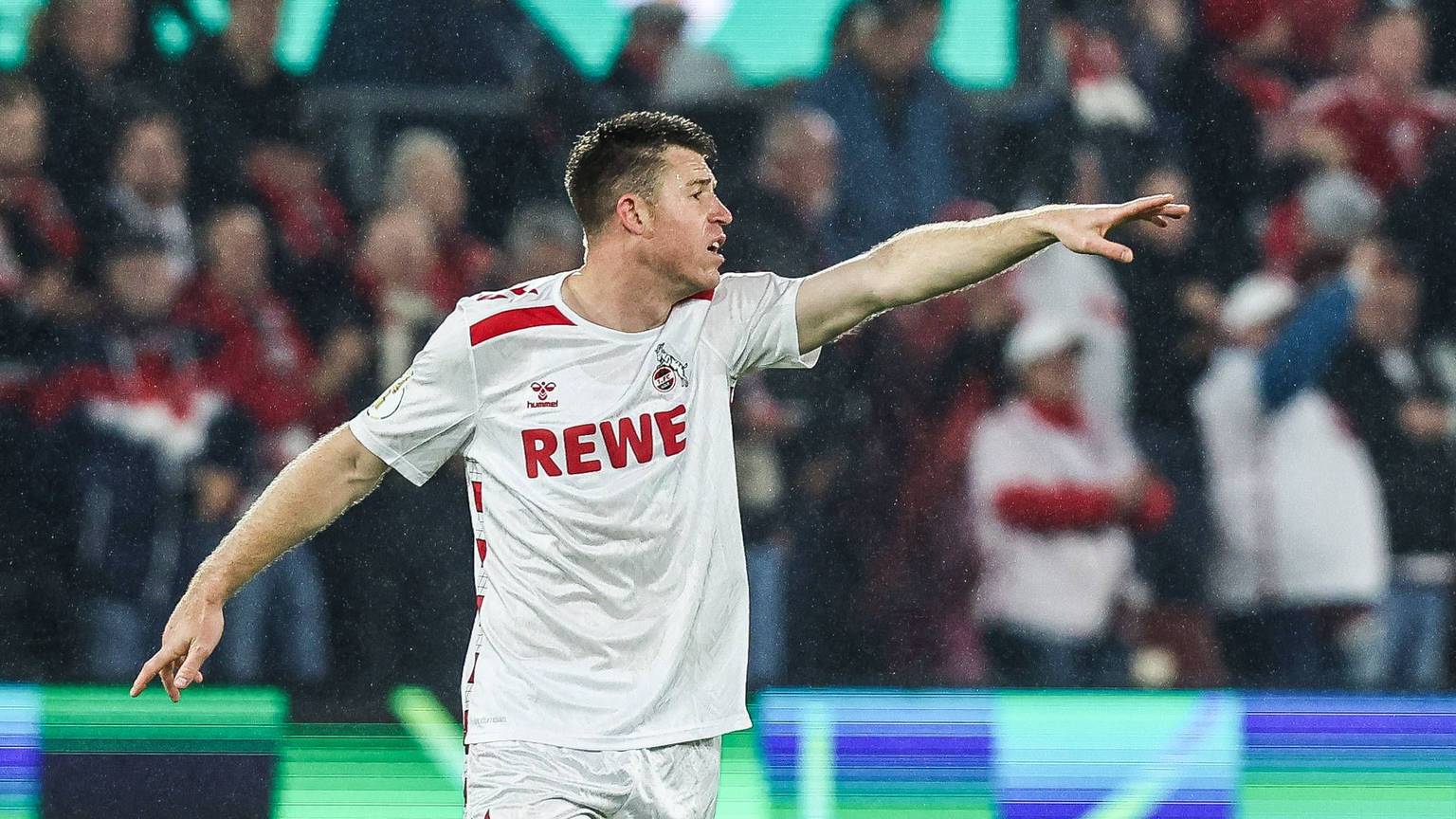 FC-Spieler Dominique Heintz gibt die Richtung vor.