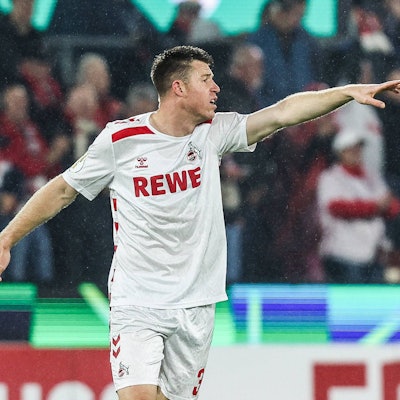 FC-Spieler Dominique Heintz gibt die Richtung vor.