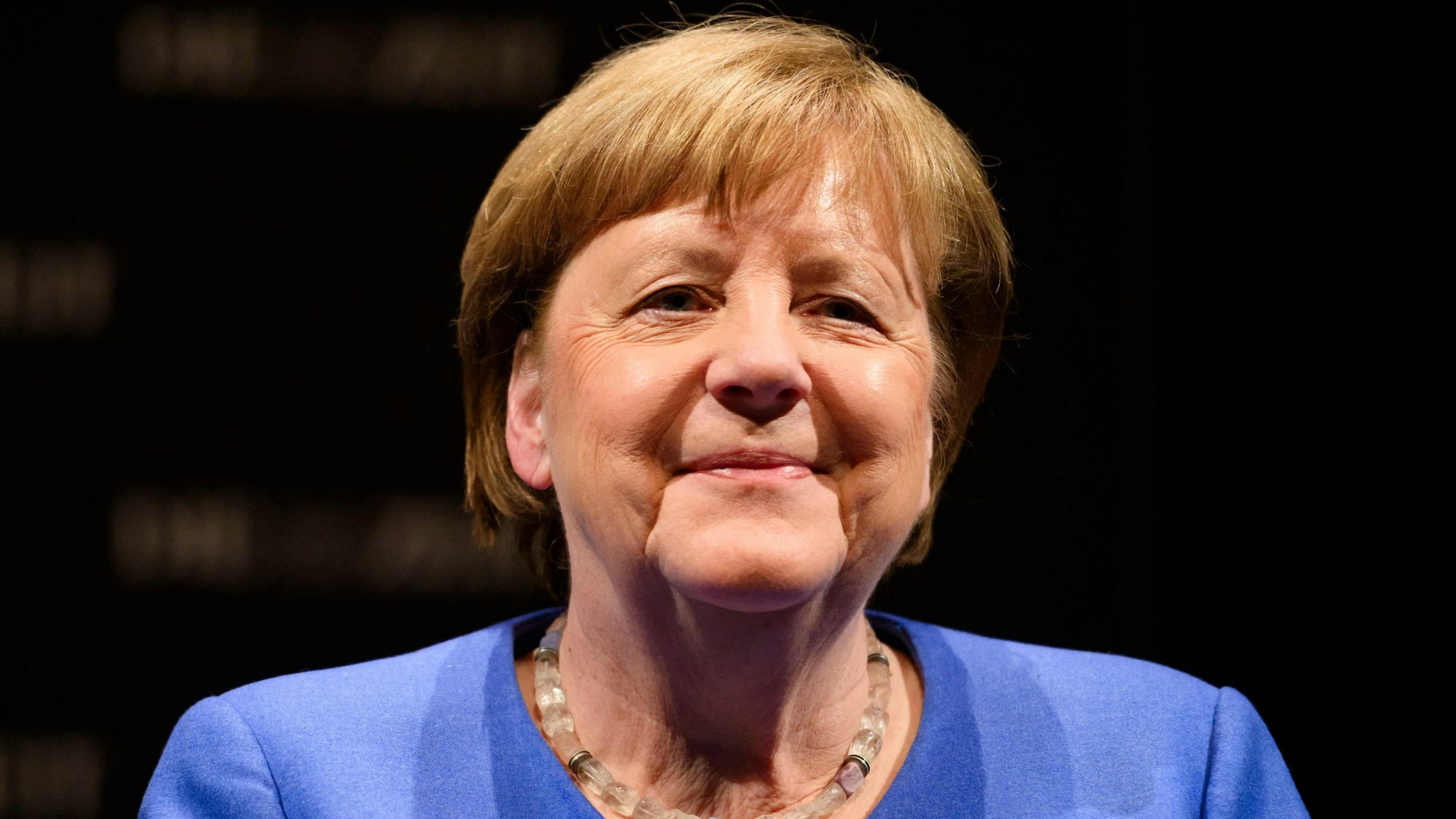 Angela Merkel beim Interview mit der „Zeit“ – die Altkanzlerin sorgte mitunter für Gelächter im Saal.