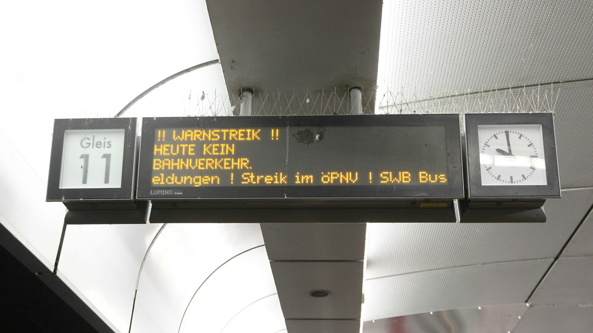 Gähnende Leere herrschte in Siegburg am Busbahnhof und der Endhaltestelle der Linie 66 der SWB.
