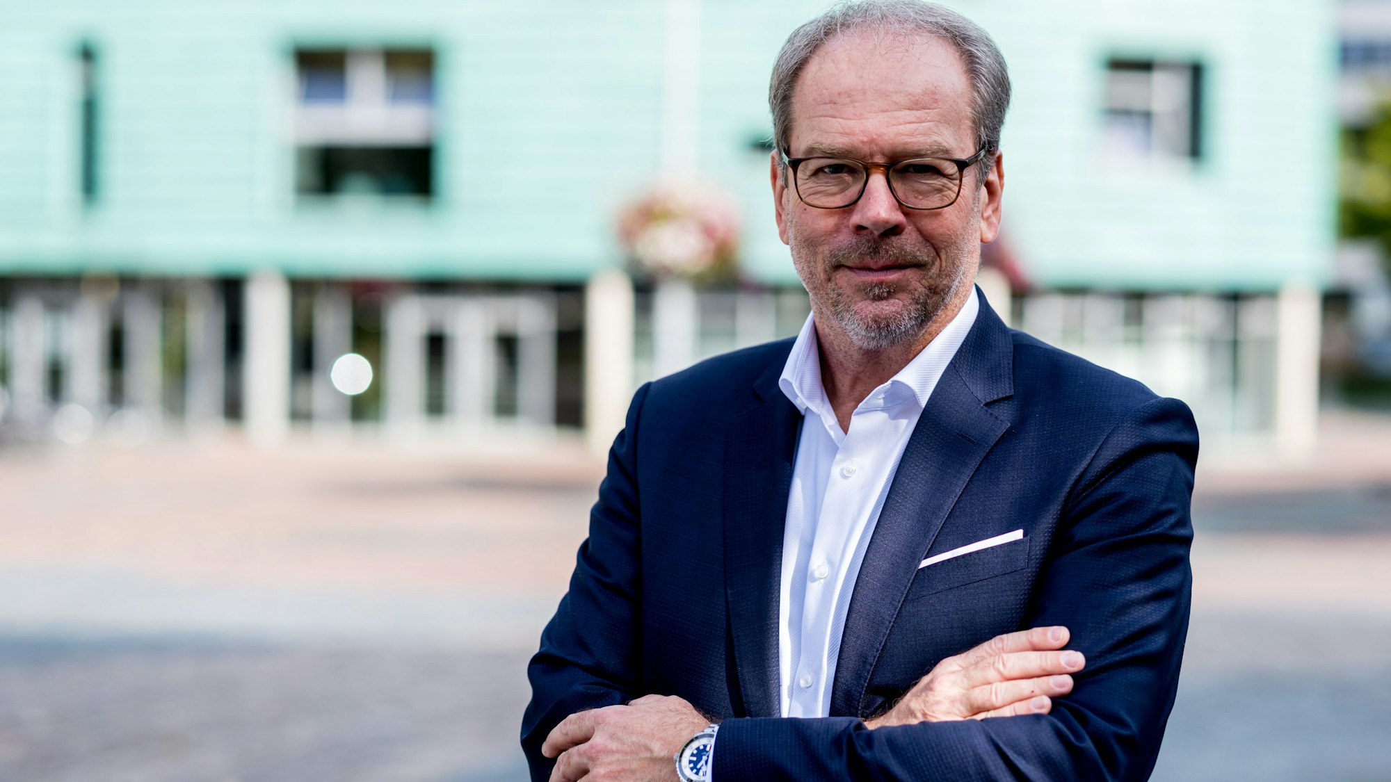 Der Bergheimer Bürgermeister Volker Mießeler (CDU) will ein Verkaufsverbot von Lachgas an Minderjährige durchsetzen.