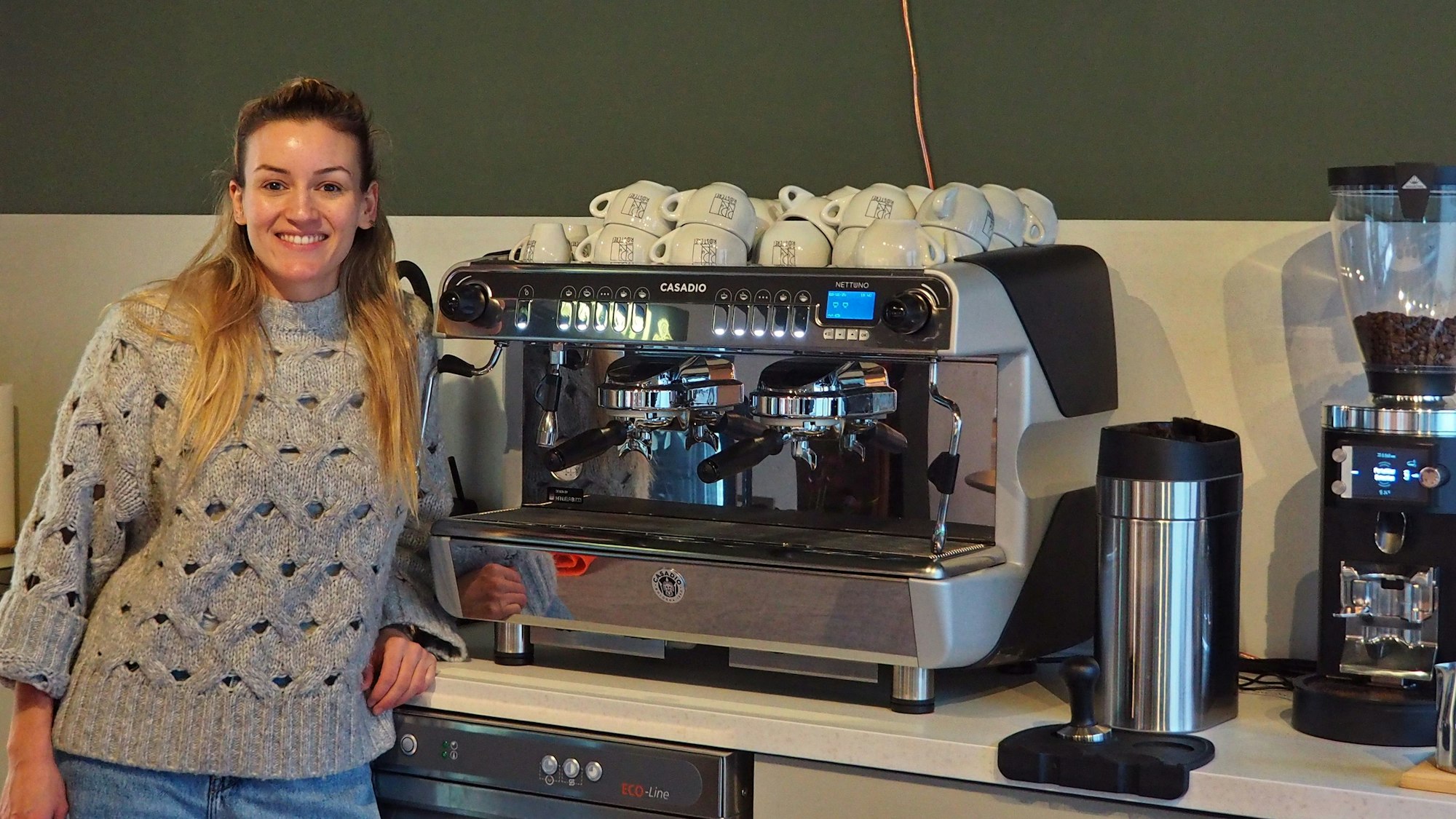 Lina Waltereit freut sich darauf, bald Menschen in ihrem Café in der Mansfelder Straße zu bewirten.