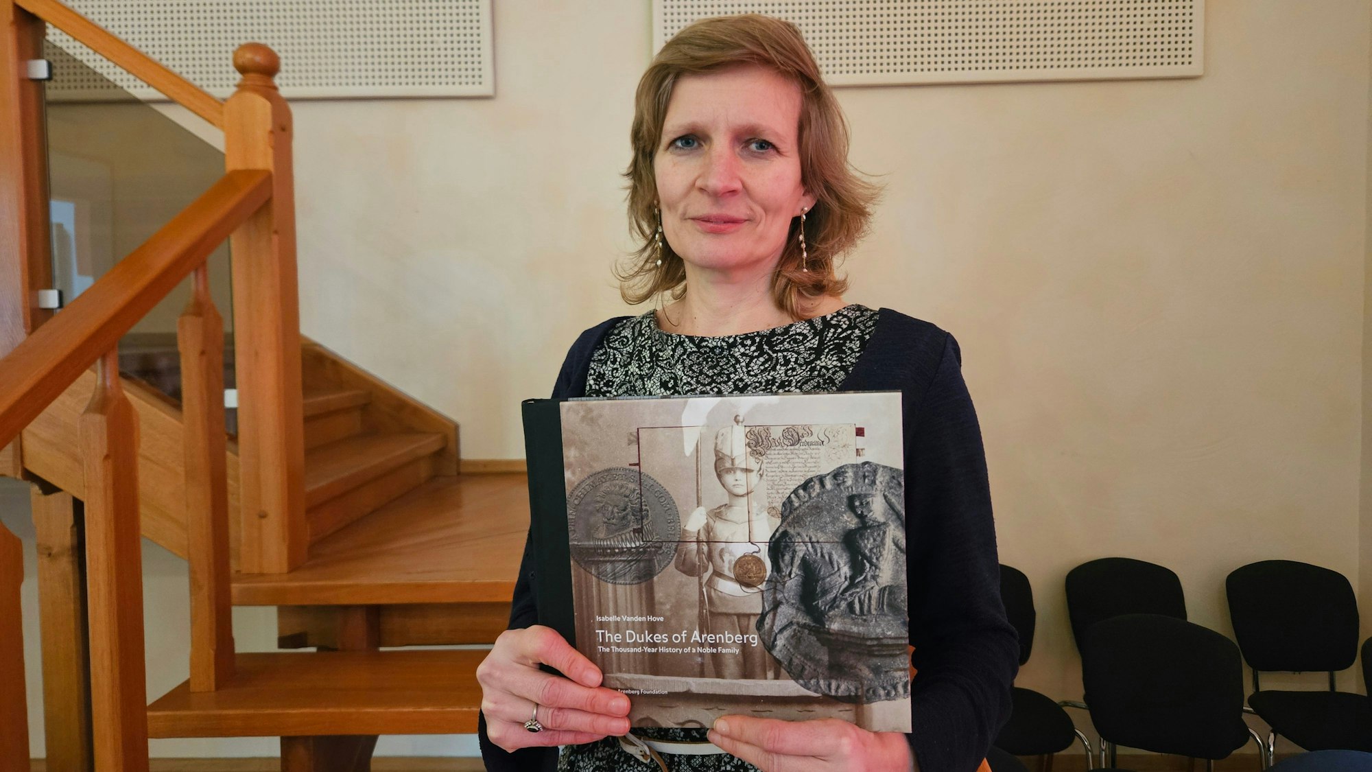 Autorin Isabell Vanden Hove präsentiert ihr Buch.