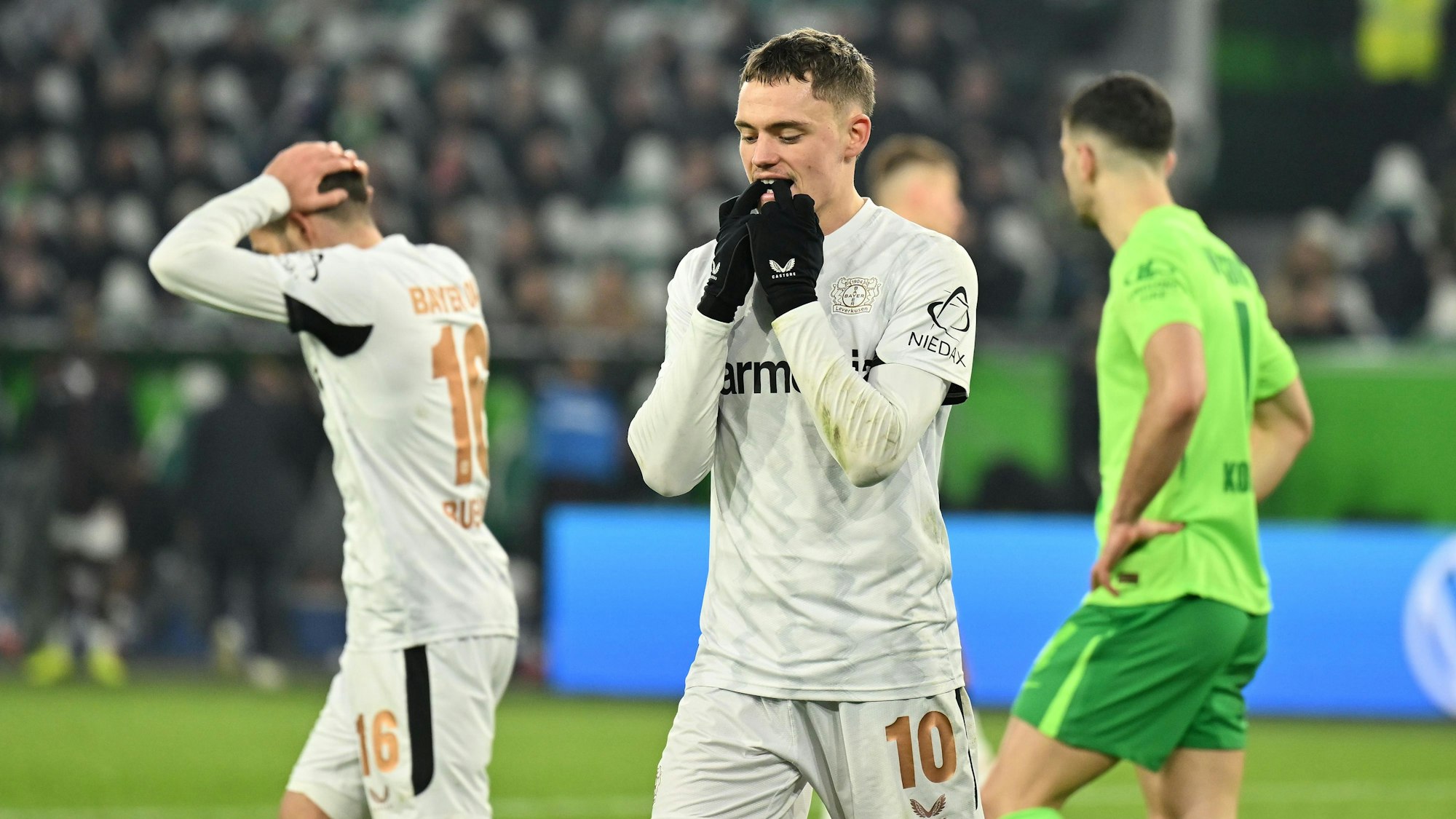 Letzte Möglichkeit: Leverkusens Florian Wirtz reagiert nach seiner vergebenen Torchance in der Nachspielzeit.