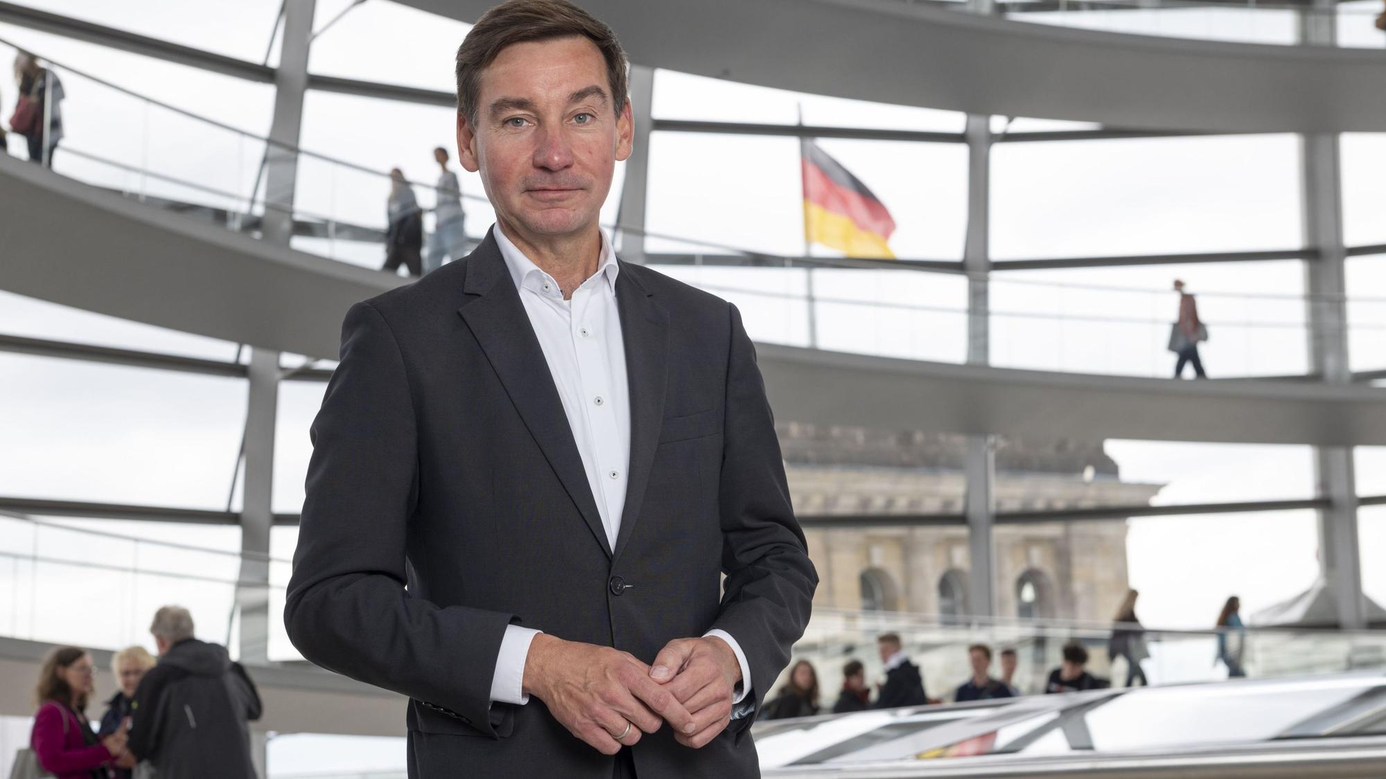 Sebastian Hartmann.