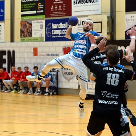 07.02.2025, Handball-TuS Opladen-Longericher SC Köln
hinten: Jonas Kämper (Longerich)
Foto: Uli Herhaus