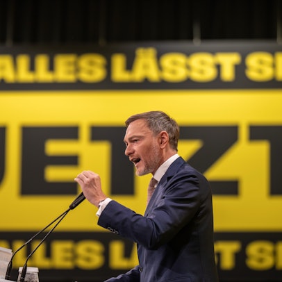 Christian Lindner, FDP Bundesvorsitzender, spricht beim außerordentliche Bundesparteitag der FDP vor der Bundestagswahl.