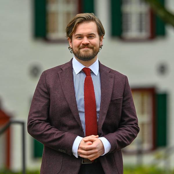 Pascal Reinhardt (SPD) tritt bei der Bundestagswahl 2025 für den Oberbergischen Kreis an.