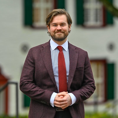 Ein Porträtfoto von Pascal Reinhardt.