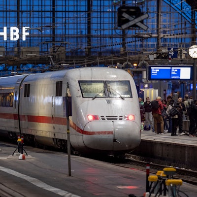 Köln: Ein ICE im Kölner Hauptbahnhof. Am 23. Februar wird der Fernverkehr hier umgeleitet.
