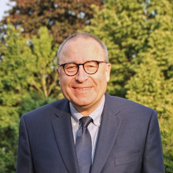 Dr. Wilhelm Thiele war Kinderarzt in Hennef und Vorsitzender der Kinder- und Jugend-Stiftung Hennef. Er starb am 31. Januar 2025.