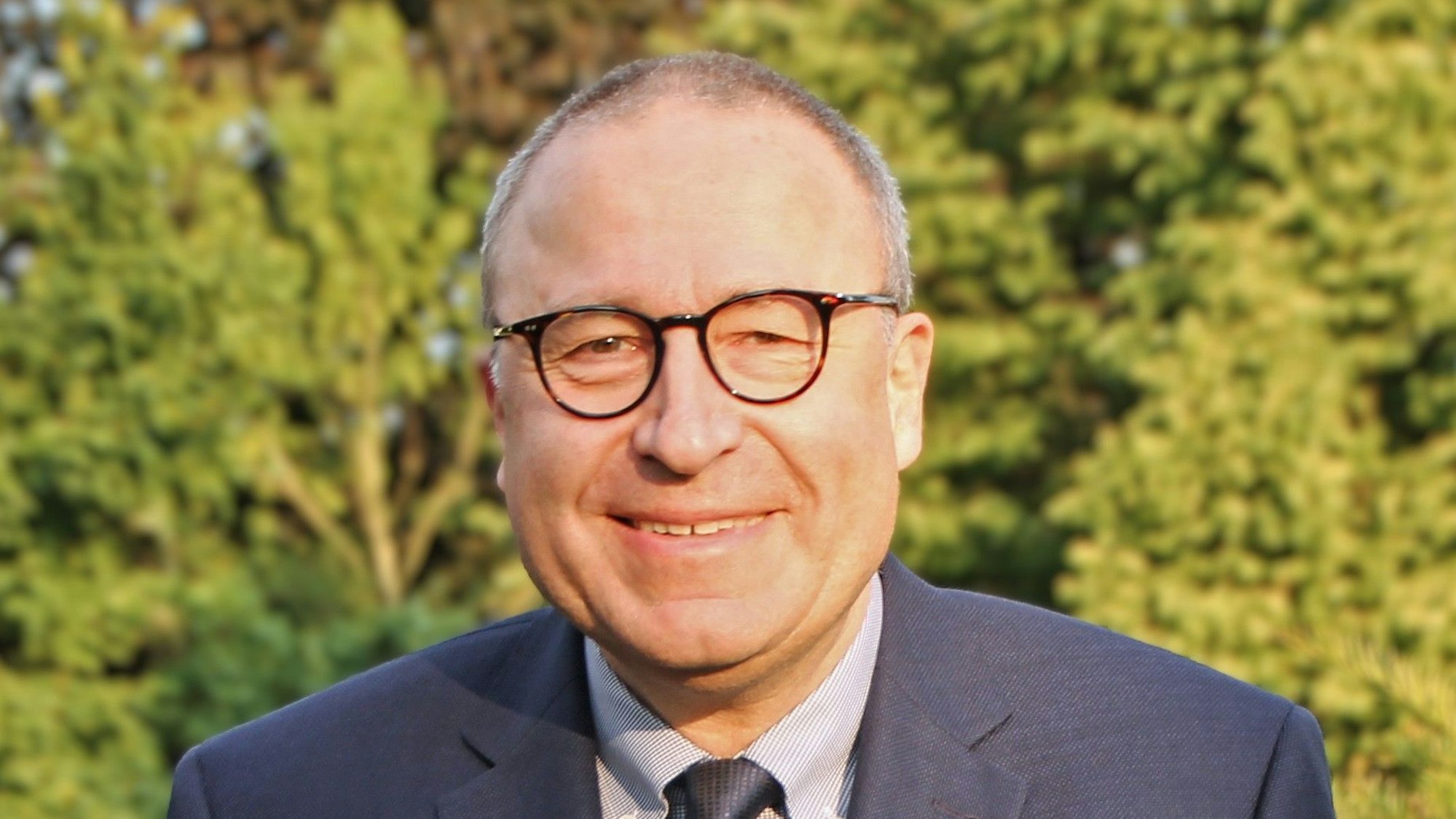 Dr. Wilhelm Thiele war Kinderarzt in Hennef und Vorsitzender der Kinder- und Jugend-Stiftung Hennef. Er starb am 31. Januar 2025.