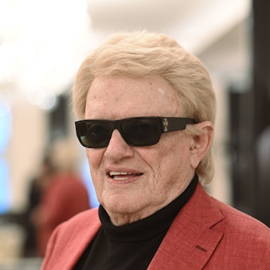 Seit fast sieben Jahrzehnten steht Heino auf der Bühne und singt – inzwischen für ein Publikum, das längst nicht mehr nur seine eigene Generation umfasst.