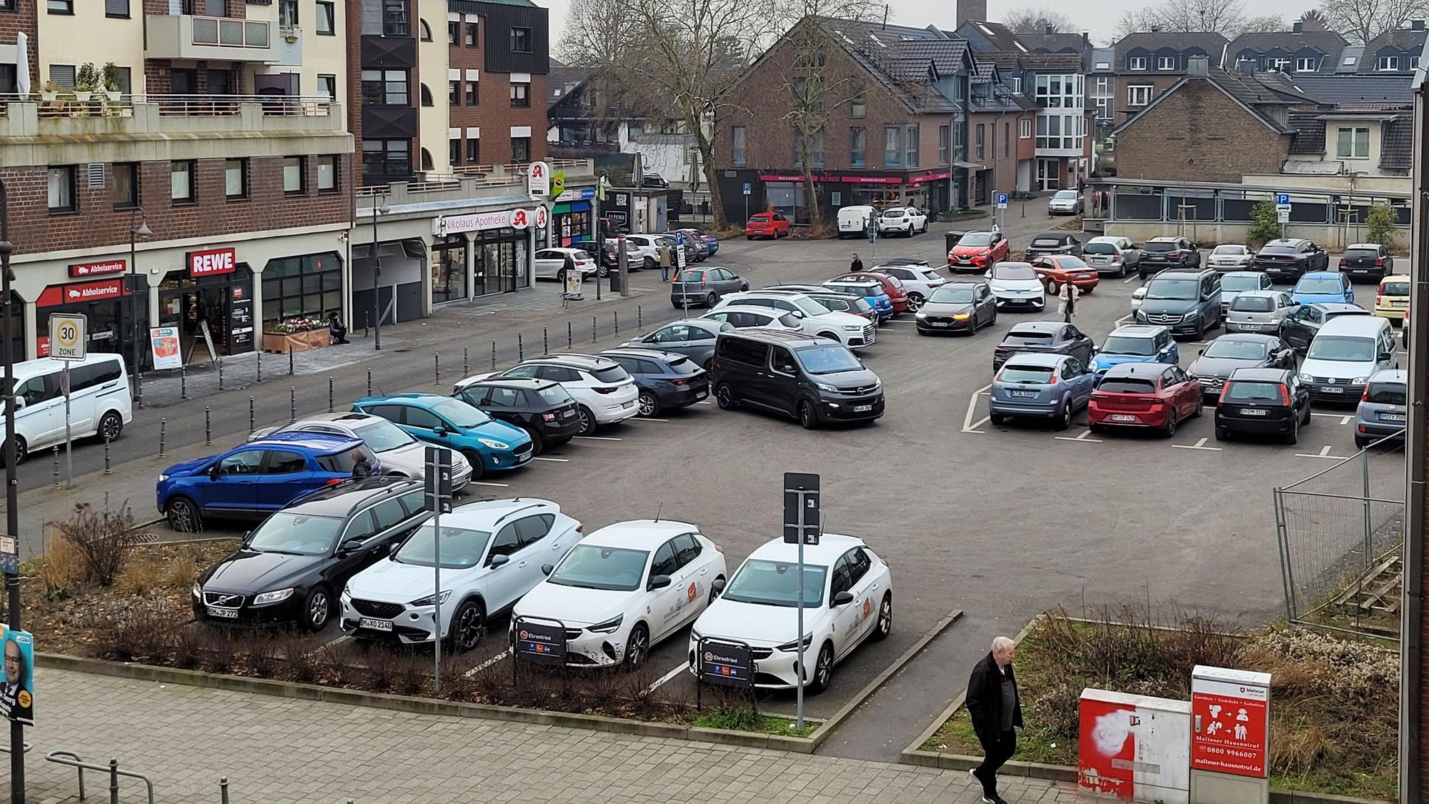 Ein Parkplatz.