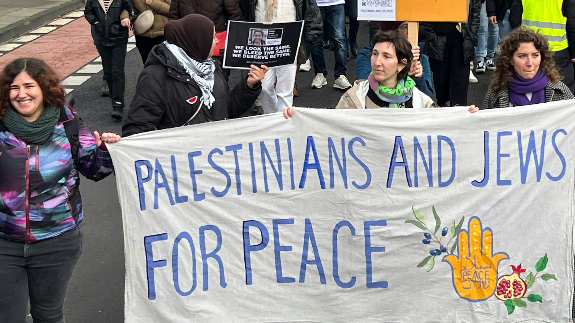 Friedensaktivistinnen von „Palestinians and Jews for Peace“ werden bei der Kundgebung auf dem Kölner Heumarkt sprechen.