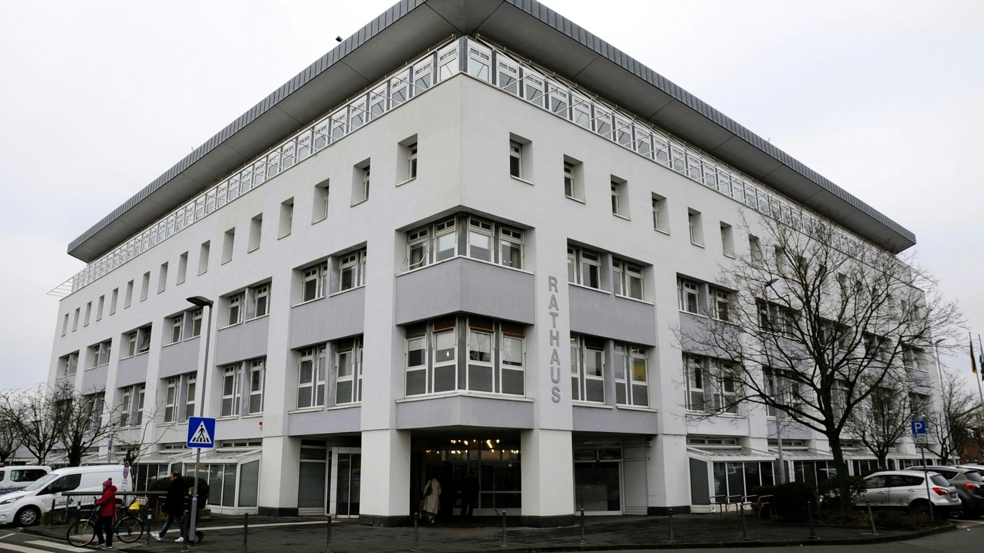 Vor dem Rathaus in Liblar wird am Dienstag (4. November) eine Mahnwache abgehalten. Anlass ist der erstmalige Einzug der AfD in den Stadtrat. Eine Gegendemonstration ist ebenfalls angemeldet.