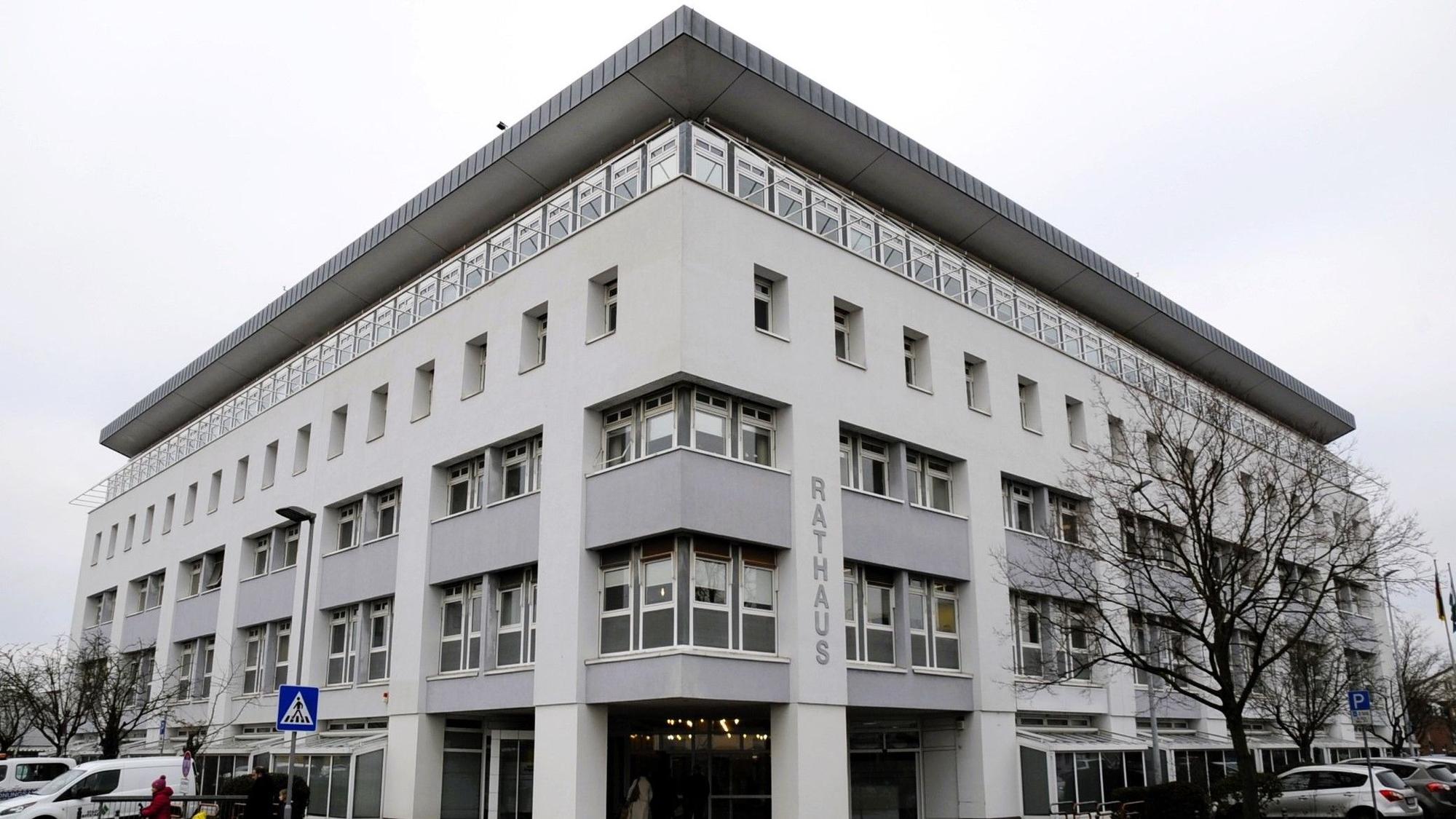 Zu sehen ist das Rathaus der Stadt Erftstadt.