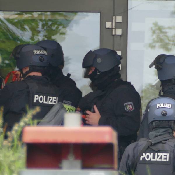 Mit einem Großaufgebot waren Spezialkräfte der Polizei am 15. Mai 2024 an der Hans-Dietrich-Genscher-Schule angerückt.