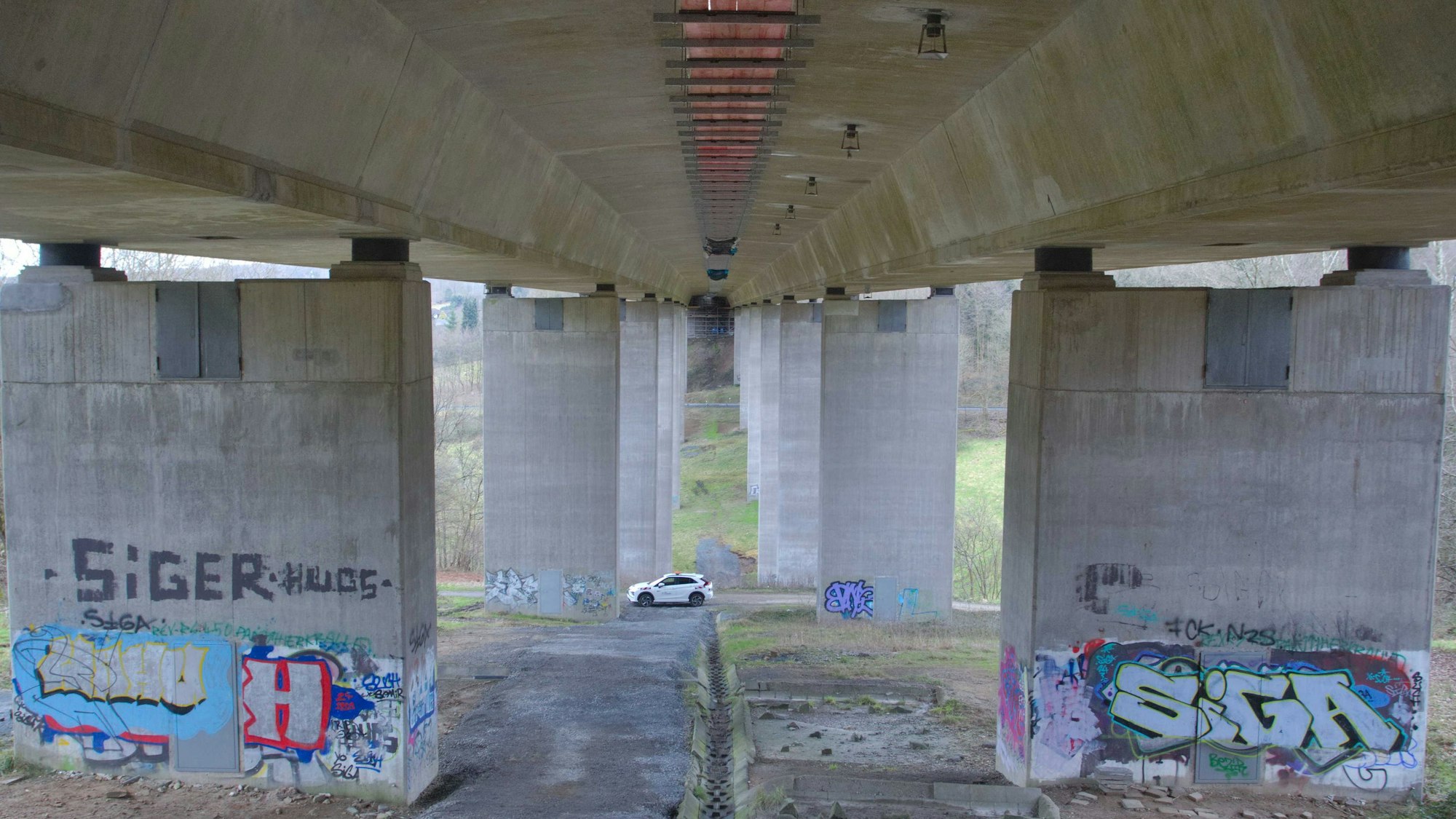 Die Hunstigtalbrücke von unten.