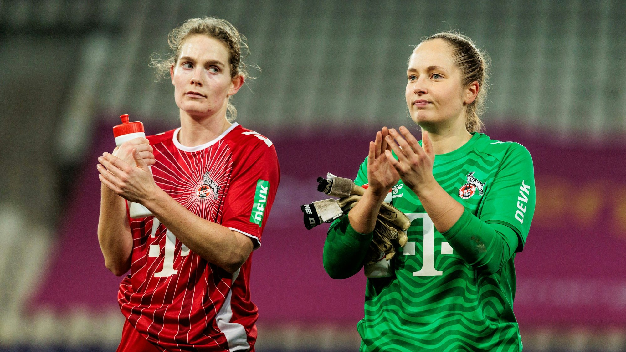 GOOGLE PIXEL Frauen Bundesliga, SGS Essen - 1. FC Köln 11.02.2025 Taylor Ziemer 1. FC Köln, 18, Aurora Mikalsen 1. FC Köln, 23 applaudieren Richtung Fans GOOGLE PIXEL Frauen Bundesliga, SGS Essen - 1. FC Köln, Essen, Stadion an der Hafenstrasse am 11.02.2025 DFB REGULATIONS PROHIBIT ANY USE OF PHOTOGRAPHS AS IMAGE SEQUENCES AND/OR QUASI-VIDEO. *** GOOGLE PIXEL Womens Bundesliga, SGS Essen 1 FC Köln 11 02 2025 Taylor Ziemer 1 FC Köln, 18 , Aurora Mikalsen 1 FC Köln, 23 applaud towards fans GOOGLE PIXEL Womens Bundesliga, SGS Essen 1 FC Köln, Essen, Stadion an der Hafenstrasse on 11 02 2025 DFB REGULATIONS PROHIBIT ANY USE OF PHOTOGRAPHS AS IMAGE SEQUENCES AND OR QUASI VIDEO Copyright: xBEAUTIFULxSPORTS/Wunderlx