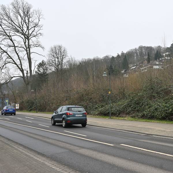 Der Kauf eines Grundstücks, das zwischen der Bergischen Landstraße und der Straße „Auf dem Rosenberg“ liegt, ist vom Rösrather Stadtrat beschlossen. Es fehlt aber noch die Unterschrift von Bürgermeisterin Bondina Schulze.
