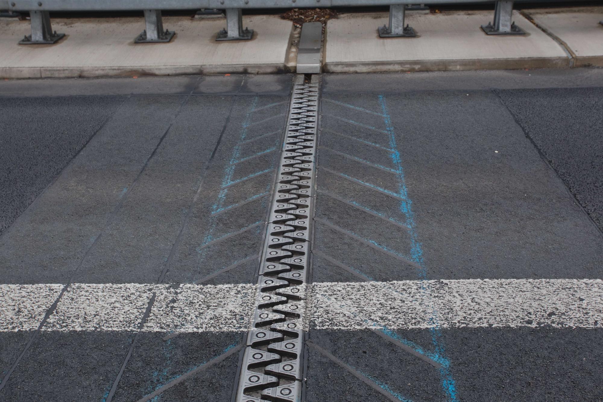 Der neue lärmmindernde Fahrbahnübergang.