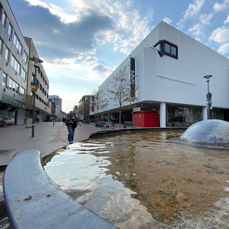 Zu sehen ist die Sinn-Filiale in Brühl.