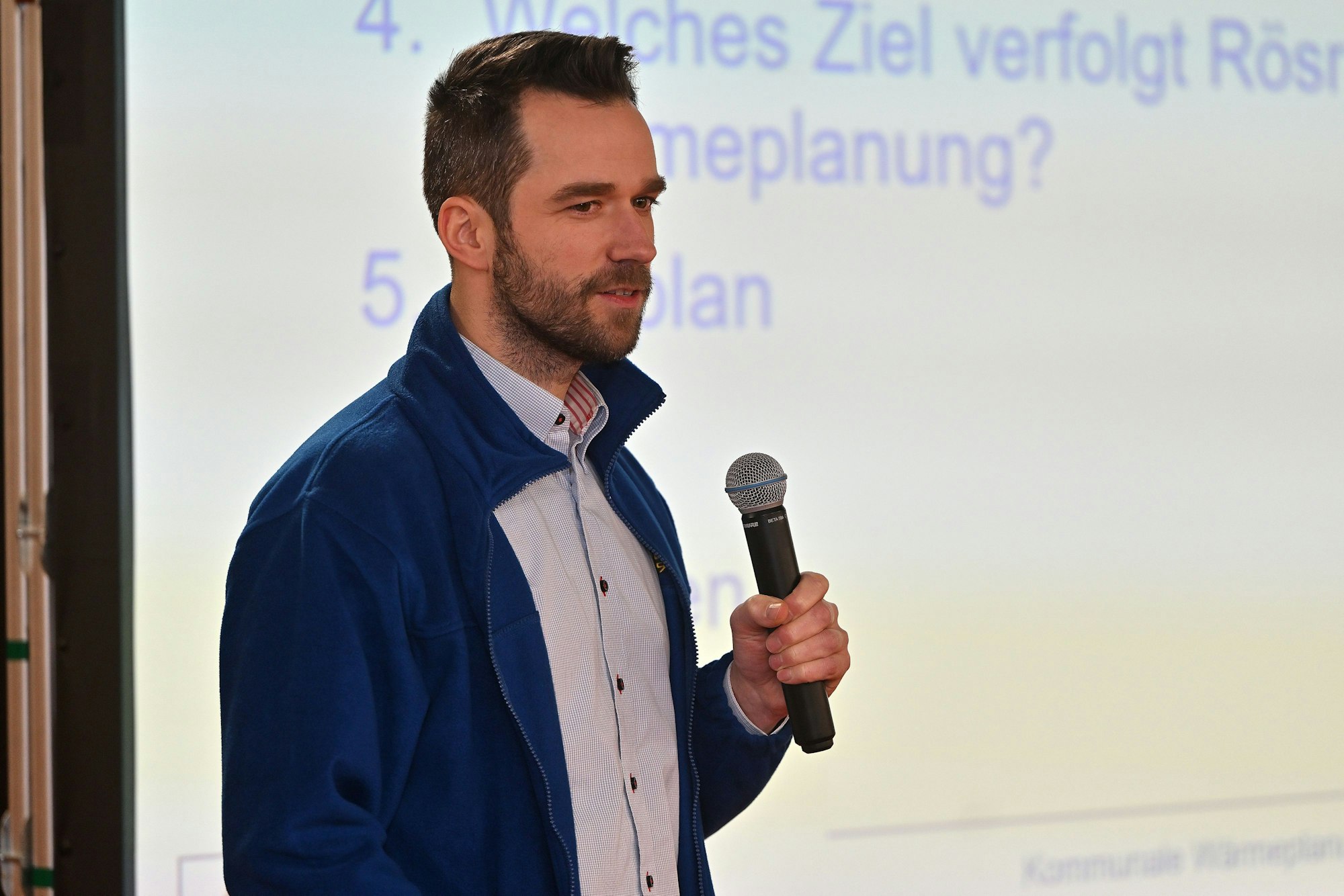 Johann Stumpf ist als „Projektingenieur Erneuerbare Energien“ bei den Stadtwerken Rösrath tätig und dort federführend bei der Kommunalen Wärmeplanung.