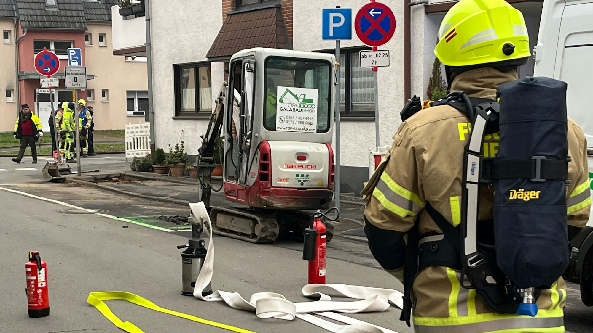 Beim Durchschießen eines Glasfaserkabels wurde eine Gasleitung durchbohrt. Zahlreiche Häuser an der Gartenstraße in Siegburg wurden geräumt.