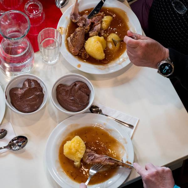Bodenständiges Essen wird im Brauhaus serviert (Symbolbild)